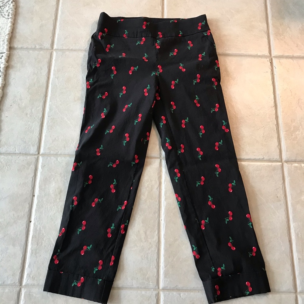 Black - Cherry print Capri pants